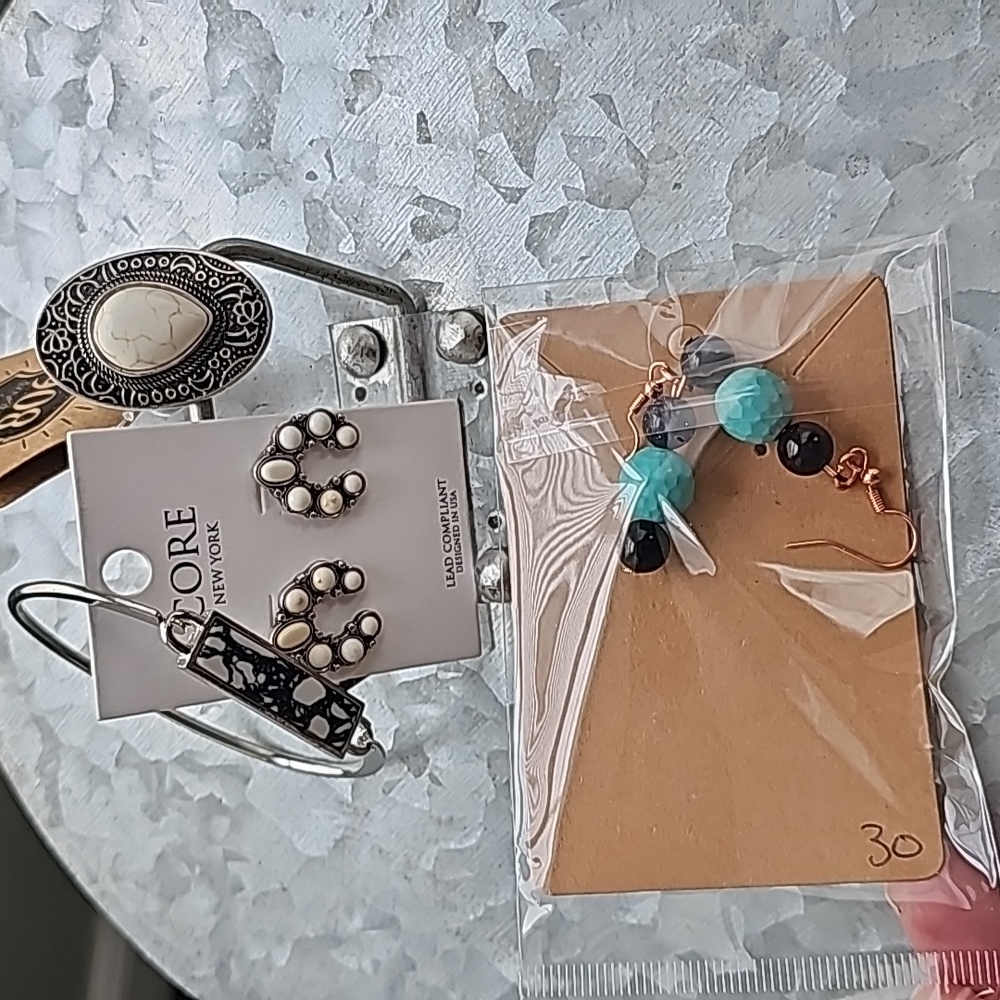 NWT 4 piece jewelry/ accessories lot, brands 806 accessories, Core, and handmade - Picture 8 of 11